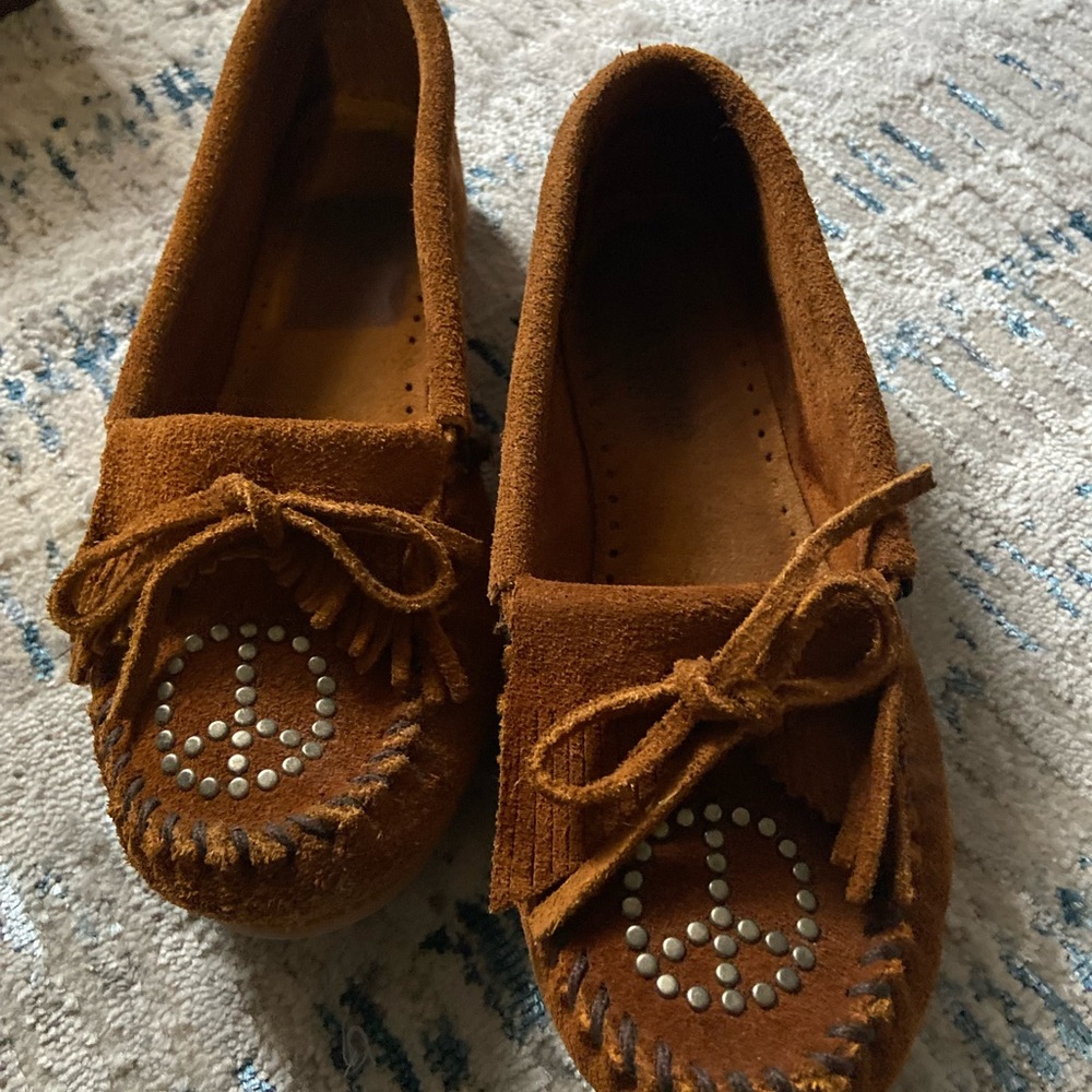 Minnetonka Suede Peace Studfed Moccasins.  GUC Size 6 1/2